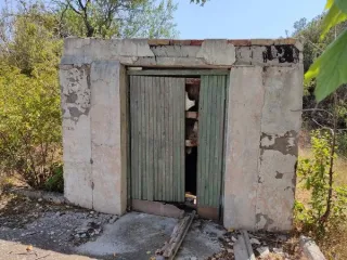 Комплекс строений и сооружений, 41240 кв. м, Республика Крым. Группа инвентарных объектов с расположенным под ними земельным участком по адресу: Республика Крым, Черноморский район, Медведевский с/с, комплекс строений и сооружений № 1, а именно: земельный участок пл. 41 240 +/- 355 кв. м, КН…