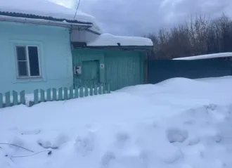 Жилой дом 50,6 кв.м и земельный участок 752 кв.м, г. Алапаевск, Свердловская обл., адрес: Свердловская обл., г. Алапаевск, ул. Большакова, д.11. Жилой дом, площадью 50,6 кв.м, расположенный по адресу: Свердловская область, МО город Алапаевск, ул. Большакова, д.11, кадастровый номер…
