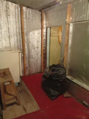 Жилое помещение общей площадью 13,9 кв.м на 1 этаже по адресу: Саратовская область, г. Хвалынск, ул. Чернышевского, д. 32, кв. 5. Кадастровый номер: 64:49:020110:38.