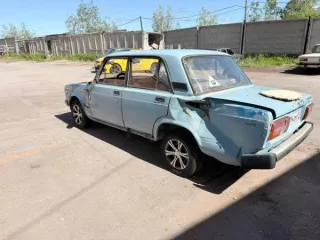 Лот № 13.  Автомобиль «ВАЗ-21053», г.р.з. Н414ОМ11, VIN: XTA210530L1151975, 1990 г.в., в нерабочем состоянии, отсутствует крышка капота, в салоне отсутствуют передние сиденья, отсутствуют ключи зажигания (11-008550-1) Автомобиль «ВАЗ-21053», г.р.з. Н414ОМ11, VIN: XTA210530L1151975, 1990 г.в., в…