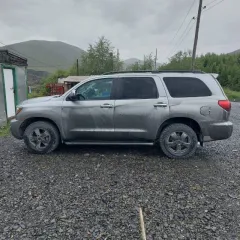 Toyota Sequoia 2016 года выпуска, легковой универсал. VIN: 5TDDY5G17GS14490