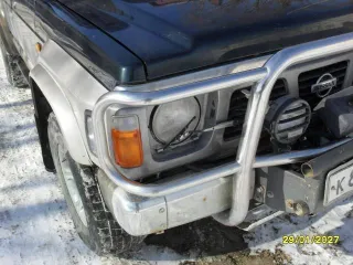 Nissan Safari 1991 года выпуска, зеленый. VIN отсутствует, ГРЗ К845ТТ65. Двигатель TD42-004225T, 125 л.с., 4169 куб.см. Шасси WRGY60-510848, номер кузова отсутствует. Пробег более 250 тыс. км. Требуется ремонт и покраска кузова, имеются повреждения в виде коррозии и дефектов лакокрасочного…