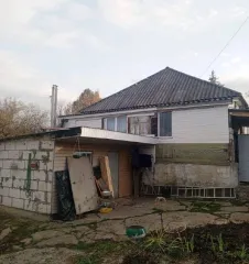 Доля дома 62.9 м² и доля участка 4607 м², Белгородская обл. 1/10 доля дома и 1/10 доля земельного участка в Белгородской обл. еще 1/10 доля земельного участка, площадь 4607 кв.м., назначение: Земли населенных пунктов, адрес: Россия, Белгородская обл., г. Старый Оскол, ул. Стойло, д. 50, кадастровый…