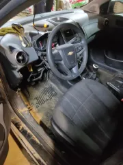 Chevrolet Aveo 2012 года, черный цвет, VIN XUUTF69EJC0006209, госномер А457АК83. Состояние: не на ходу. Отсутствует задний бампер, капот, лобовое и заднее стекло, аккумулятор, переднее пассажирское сиденье, задние пассажирские места, разобрана электроника, отключена система охлаждения двигателя. На…