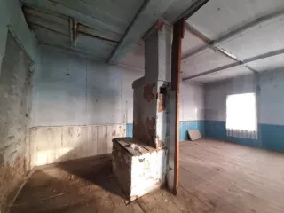 Нежилое одноэтажное деревянное здание,  с кадастровым номером 38:16:000010:1846, площадью 296,00 кв.м., расположенное по адресу: Российская Федерация, Иркутская область, Усольский район, р.п.Мишелевка, ул.П.Кузякина, д.26а Нежилое здание площадью 296,0 кв.м., с кадастровым номером…