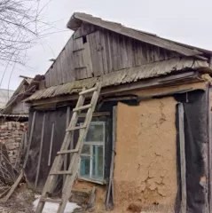 Жилое здание, земельный участок. Здание, назначение: жилое, общая площадь 45,8 кв.м, количество этажей 1 (в том числе подземных: 0), кадастровый №64:17:190108:99, расположенное на земельном участке, категория земель: земли населенных пунктов, разрешенное использование: для ведения личного…