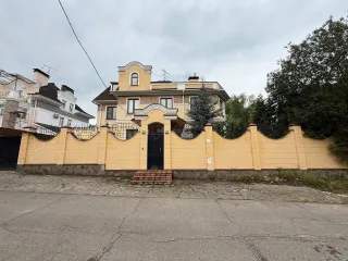 Жилой дом 558.8 кв.м, гараж 45.8 кв.м, участок 1113 кв.м, Московская обл. Жилой дом - 558,8 кв. м, адрес: Московская обл., г.о Ленинский, г. Видное, ул. Весенняя, д. 6, гараж- 45,8 кв. м, земельный участок - 1 113 кв. м, местоположение установлено относительно ориентира, расположенного в границах…