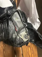 Запчасти и инструменты для двигателей Skoda: клапана впускного газораспределения двигателя марки «Skoda 275», «Skoda 160», маслосъемные кольца поршня двигателя «Skoda 275», вкладыши шатунного двигателя марки «Skoda 160», без видимых следов эксплуатации - всего 72 шт.; аккумуляторный шуруповерт…