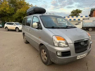 Hyundai Starex, 2004. Автомобиль, марка: Hyundai Starex, VIN: KMHWP81HP4U605924, год выпуска: 2004, цвет: серебристый. Автомобиль в рабочем состоянии, на ходу. Недочеты: требуется замена порогов, колесных арок. Лонжероны с коррозией – либо усиливать, либо менять. Двигатель исправен, но масло…