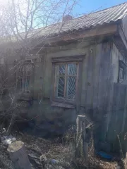 1/5 доли в праве собственности на жилое помещение, кадастровый номер: 75:04:160342:128, площадь: 63,8 кв.м., расположенное по адресу: Забайкальский край, р н. Борзинский, г. Борзя, ул. Первомайская, д. 7, кв. 2  в ЕГРН зарегистрировано на имя супруга должника  1/8 доли в праве собственности на…
