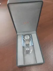 Наручные часы I&W Carnival. Часы наручные женские на ремешке, различных расцветок, на циферблате и обратной стороне корпуса имеется надпись «BOLUN». Часы наручные механические с металлическим браслетом, различных расцветок, на нижней стороне корпуса имеется надпись «Emporio Armani». Часы наручные…