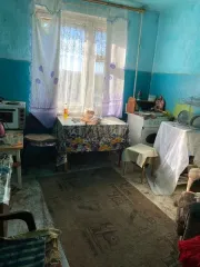 Доля в квартире 57,6 кв.м., Забайкальский край. ¼ доли в праве собственности на квартиру, назначение: жилое, этаж 3, площадь 57,6 кв.м., кадастровый номер 75:04:160123:62, по адресу: Забайкальский край, Борзинский район, г. Борзя, мкр.Борзя-2, д.40, кв.10. Вид ограничений и обременений: Арест ФССП…