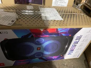 Акустическая система Logitech Z906 1000W, музыкальная колонка JBL Harman Party Box 110 Акустическая система (годный остаток) Акустическая система Logitech Z906 1000W в заводской упаковке без следов эксплуатации, 1 шт. (47-005287-2) Музыкальная колонка с маркировкой JBL Harman PARTY BOX 110 в…