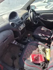 Toyota Vitz 2003 автомобиль Toyota Vitz, 2003 г.в., г/н Е759МЕ14, передний бампер сломанный с левой стороны, краска на капоте треснута, левая передняя дверь с вмятиной, левое крыло переднее с дырой, с правой стороны рисунок солнца по кузову 1 штука (шт) марка: Vitz вид транспорта: Легковой…