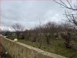Доли дома и участка, 93,6 кв.м, Ставропольский край. 1/6 доля дома и 1/6 доля земельного участка в Ставропольском крае, еще 1/6 доля дома и 1/6 доля земельного участка в Ставропольском крае, еще 1/6 доля в праве на жилое здание, площадь: 93,6 кв.м., кадастровый номер: 26:06:173413:33 и 1/6 доля в…