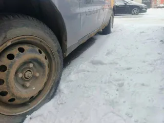 Chevrolet Lanos 2007 года, 86 л.с., пробег 276085 км. Госномер С742ТР24, VIN Y6DTF69Y070073032. Заводится, едет. Требует ремонта: перегорел включатель поворотников, пороги гнилые, двигатель потребляет масло, сел аккумулятор.