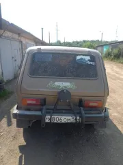 ВАЗ 2121 1983 года выпуска, цвет темно-бежевый. VIN: XTA212100E0338497, ПТС: 56EO538365, госномер: X8066OM56. Тип двигателя: бензиновый, мощность 75 л.с. (55 кВт), рабочий объем 1600 куб. см. Разрешенная максимальная масса 1610 кг, масса без нагрузки 1210 кг.