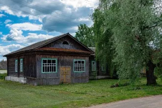 Земельный участок 884 кв.м и здание 252,6 кв.м, село Суморьево, Нижегородская область. Объект 1: земельный участок, площадь 884+/-10, кадастровый номер: 52:54:1800003:1217; Объект 2: здание, площадь 252,6 кв. м., кадастровый номер: 52:54:1800003:1234, расположенные по адресу: Российская Федерация…