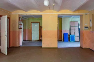 Нежилые здания и земельный участок 718,9 кв.м, Липецкая область. Имущественный комплекс, в составе которого 4 нежилых здания и земельный участок общей площадью 5 500 кв.м., расположенный по адресу: Российская Федерация, Липецкая область, Измалковский муниципальный округ, село Пятницкое, улица…