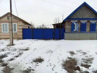 Дом 47,6 кв.м. и земельный участок 1260 кв.м. в Астраханской обл. - Жилой дом, РОССИЯ, Астраханская область, муниципальный район Черноярский, сельское поселение Черноярский сельсовет, село Старица, улица Ленина, д.202, площадь 47,6 м кв, кад. № 30:11:110101:2342; - Земельный участок, РОССИЯ…