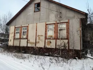 продажа нежилого здания расположенного по адресу: Республика Саха (Якутия) Ленский район, г. Ленск, ул. Нюрбинская д. 29 с земельным участком нежилое здание  83,9м2,  количество этажей -1, неблагоустроенное, сборно-щитовой, отопление -печное, земельный участок  967м2 
Общая площадь: 83.9 
Материалы…