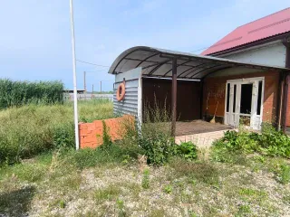 Гостевые дома и земельный участок 5068 кв.м. в Краснодарском крае еще Имущество ООО «Лидер Сад», являющегося предметом залога по обязательствам перед ПАО «Сбербанк России»:   – Здание. Назначение: Гостевой дом. Площадь общая: 233.6 кв. м. Кадастровый номер. 23:10:0104001:706. Адрес: Краснодарский…