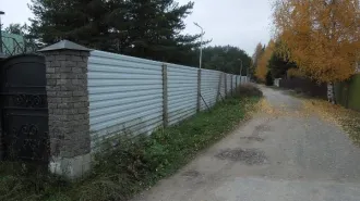 Дома для круглогодичного и сезонного проживания, хозпостройки, база «Верхняя Рыбинка», Вологодская область. Объекты недвижимости - дома для круглогодичного и сезонного проживания, хозяйственно-бытовые постройки, очистные сооружения, ограждение (забор металлический), бытовая канализация…