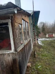 Земельный участок, площадь 4382 +/  3.89 кв.м., кадастровый  условный  номер: 57:05:0460101:22,Жилой дом, площадь 56.9 кв.м., назначение: 57:05:0460101:164, адрес  местонахождение : Россия, м.р н Сосковский, с.п. Алпеевское, п. Алпеевское, д. 90, кадастровый  условный  номер: 57:05:0460101:164