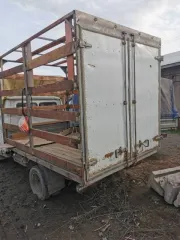 Грузовой бортовой автомобиль 37051С, 2007 года выпуска, идентификационный номер (VIN): XSJ37051C70004225, кузов №33020070479856, модель двигателя 40522Р, мощность двигателя: 140 л.с., цвет белый.