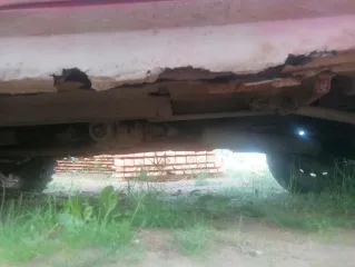 ВАЗ 2121 1990 года выпуска, госномер О288ВС11. Техническое состояние: удовлетворительное; массово механические и коррозийные повреждения, вплоть до сквозной коррозии. Цена: 189000 рублей.