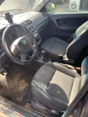 Skoda Fabia 2010 года, цвет темно-серый, VIN XW8EH45JXBK503716, госномер М484ТР29. Пробег 182 000 км. Имеются повреждения кузова.