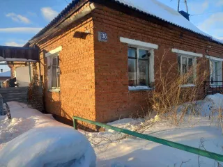 2/4 доли в праве собственности на жилое помещение площадью 61,4 кв.м, кадастровый номер 42:26:0301002:3949, расположенное по адресу: Кемеровская область, г. Ленинск-Кузнецкий, пер. Павленко, д. 36, кв. 1.