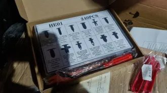 Набор шпателей для герметика Gluemini-Tool, состоящий из двух предметов - 167 шт. Съемник клипс Clips-Kit в комплекте с набором клипс в кейсе и четырьмя съемниками - 180 шт. Нож бабочка Butterfly-Knifetrainer, тренировочный с нефиксированным лезвием без режущей кромки - 200 шт. Имущество продается…