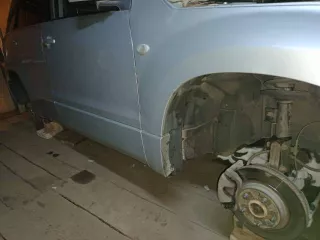 автомобиль марки SUZUKI GRАND VITАRА, 2008 года выпуска, VIN JSАJTD54V00311385, цвет серебристый, КПП автомат  1. Автомобиль требует ремонта. Заклинил двигатель 2. Нет колёс, капота, аккумулятора, крышка бака сломана, нет чехла на запаску 3. Несколько трещин на лобовом стекле. 4. Царапины на…