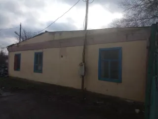 Земельный участок площадью 776 +/- 19,5 кв.м., категория земель: земли населенных пунктов, под магазин-закусочную, кадастровый № 61:14:0010417:1, нежилое здание (магазин-закусочная) площадью 197,6 кв.м., кадастровый № 61:14:0000000:5131. Адрес: Ростовская область, р-н. Кагальницкий, ст-ца…