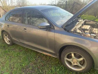 Volkswagen Jetta 2015 года, 86 лс, 399058 км. Транспортное средство легковое, марка: Volkswagen Jetta, 2015 г.в., цвет: темно-серый, VIN: XW8ZZZ16ZFN908388, г/н: Н564РЕ46, изготовитель (страна): ООО «ФОЛЬКСВАГЕН ГРУП РУС» (Россия), модель двигателя: CFN, тип двигателя: бензиновый на бензине…