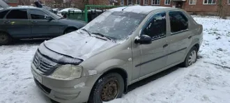 Renault Logan, 2012 года, 75 л.с., 145000 км, VIN X7LLSRB2HCH548222. Автомобиль находится в рабочем состоянии, дефекты: 1) повреждение заднего бампера, 2) повреждение на лобовом стекле, 3) отсутствует аккумулятор, 4) повреждение ЛКП на заднем левом крыле.