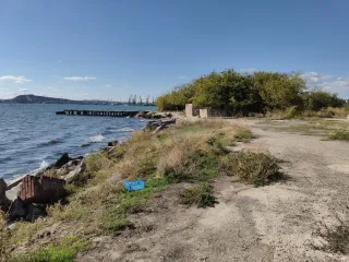 Комплекс из 11 и одноэтажных нежилых зданий в неудовлетворительном состоянии и 1 го сооружения общей площадью 2 521,10 кв.м.  кад.№ 90:19:010113:26693, 379,8 кв.м., склад  кад.№ 90:19:010113:367, 207 кв.м., мастерские гараж  кад.№ 90:19:010113:368, 135,2 кв.м., механические мастерские  кад.№…