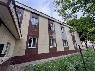 Здание общежития 818,9 кв. м, земельный участок 2112 кв. м, Московская обл., г. Подольск, пр-д Авиаторов, д. 10, 2 этажа, в том числе подземных 0, кадастровый номер 50:55:0010287:29, кадастровый номер 50:55:0010290:17, земли населенных пунктов, под общежитием, ограничения и обременения: ограничения…