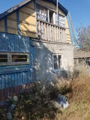 Земельный участок с дачным домиком Земельный участок с расположенным на нем дачным домиком, сам домик на кадастровом учете не стоит.