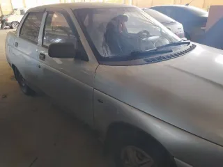 Лада 211340 Лада Самара, 2008 г., г/н А422МЕ186, VIN: XTA21134084581550. У автомобиля нет колес. По периметру кузова повреждение: сколы, коррозия, отслоение ЛКП. Ключей и документов нет. ВАЗ 21102, 2001 г., г/н М912НУ18, VIN: XTA21102010339438. Ключи и документы в наличии. Деревянная лодка с…