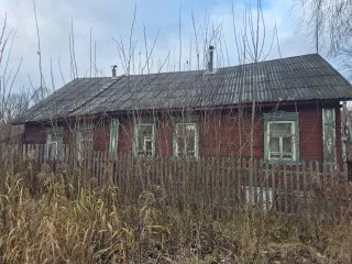 Доли 2/9 жилого дома, 54,3 м², Вологодская область. 1/9 доли на дом в Вологодской обл., еще 1/9 доли на дом в Вологодской обл., здание жилое, площадь 54,3 кв.м, кадастровый (условный) номер: 35:21:0303001:174, адрес (местонахождение): Вологодская область, г. Череповец, ул. Набережная Серовки, д. 7…