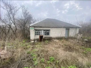 Доля дома 29,5 м² и земельного участка в Белгородской области. 1/3 доля земельного участка площадью 4000 +/- 22 кв.м., назначение: земли населенных пунктов. 1/3 доля жилого дома площадью 29,5 кв.м. Адрес: Россия, Белгородская область, р-н Губкинский, с. Осколец, ул. Молодежная, д. 10. Кадастровый…