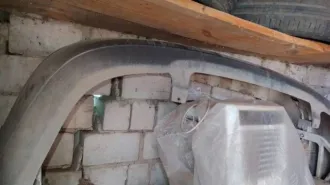Ford Focus 2007 года, 80 л.с., автомобиль легковой, марка, модель: Ford Focus, идентификационный номер VIN: X9F4XXEED47Y00100, год выпуска 2007. Автомобиль в разобранном виде. Двигатель (двигатель имеет дефекты по электронике, ЭБУ), коробка, фонари, фары - сняты (Входят в состав имущества)