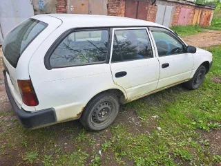 Легковой автомобиль, марка: Toyota, модель: Corolla, год изготовления: 2000, цвет: белый, г/н: Т002КО25 Тех.описание: Машина в России с 2006 года,один хозяин,стекла целые переднее пассажирское не опускается,по кузову есть ржавчина и мелкие вмятинки,печка кондиционер работают,салон нормальный…