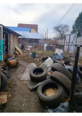 Жилой дом 24.8 кв. м, Удмуртская Республика, Ярский район, поселок Яр, улица Ленина, дом 1. Назначение: жилое, количество этажей: 1. Кадастровый номер дома: 18:25:050005:3354. Земельный участок площадью 700 кв. м, назначение: земли населенных пунктов. Кадастровый номер участка: 18:25:050005:831.