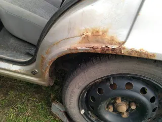 Daewoo Nexia 2005 года, 85 л.с., пробег 450000 км. VIN: XWB3D31UD5A030564, седан, серебристый цвет, механическая коробка передач. Имеет внешние повреждения: потертости, царапины, вмятины, очаги коррозии на кузове, трещины и сколы стекол. Со слов должника, двигатель неисправен. По данным ГИБДД…