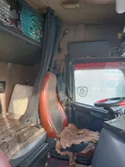 КамАЗ 731600 2010 года, красный. VIN: Х89731600А0DН9041, ПТС: 78МХ727204, госномер: В106СН174. Дизельный двигатель, мощность 470 л.с. (345 кВт), объем 11705 куб. см. Шасси № XLER4X20005119410. Экологический класс 3. Максимальная масса 22000 кг, масса без нагрузки 7350 кг.