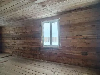 Земельный участок 1193 кв.м и дом 98.4 кв.м по адресу: Российская Федерация, Республика Тыва, Улуг Хемский район, с. Ийи Тал, ул. Малчын, 24/2. Кадастровые номера: земельный участок - 17:13:0301009:384, жилой дом - 17:13:0301009:394.