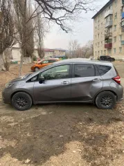 Продается автомобиль Nissan Note 2017 года выпуска, номер кузова E12542978. В залоге у ПАО "Совкомбанк".